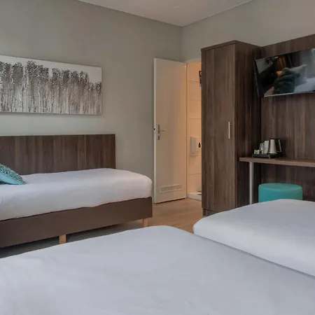 Hotell Damsquare 3*