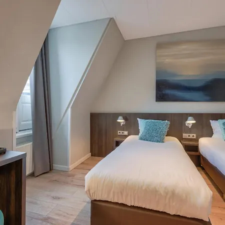 Отель Damsquare