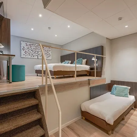 Отель Damsquare