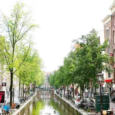 Damsquare Отель