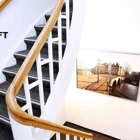 Отель Damsquare