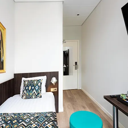 Damsquare Отель